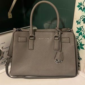 Gray Michael Kors purse LIKE NEW…USED ONLY 3 times